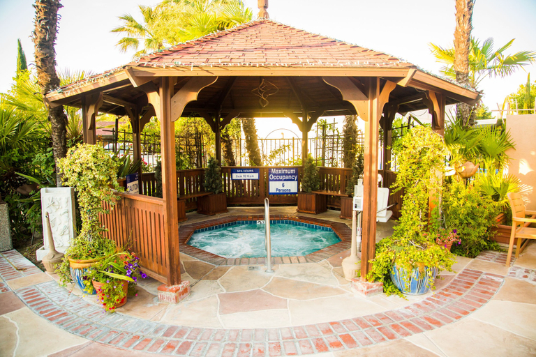 Sport & Beauty 4, Adelaide Inn, San Luis Obispo