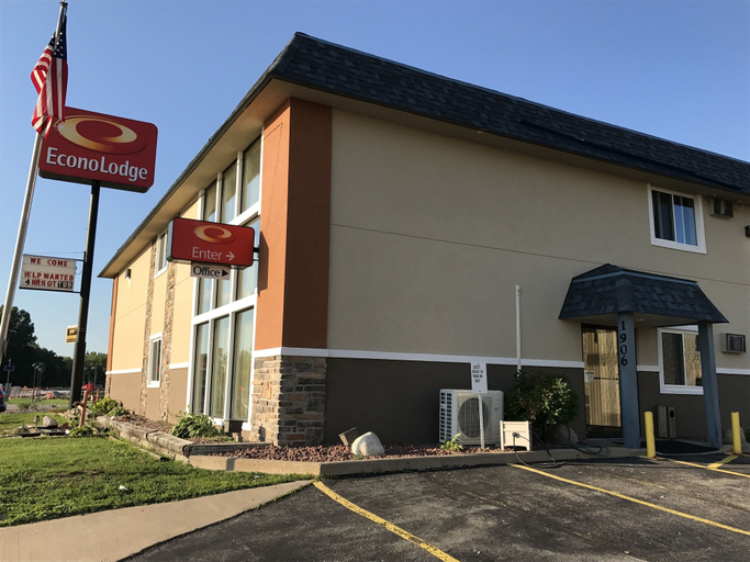Exterior & Views 2, Econo Lodge La Crosse North, La Crosse