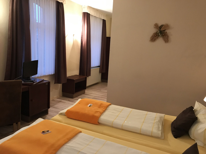 Bedroom 3, Hotel Schöne Aussicht, Burgenlandkreis