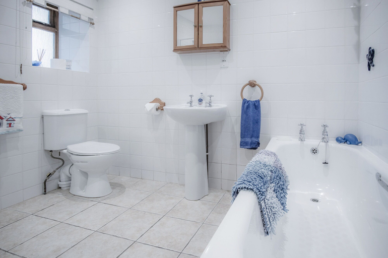 Bathroom 4, Fferm-Llong - Ship Farm 2 Bed- Rhossili, Swansea