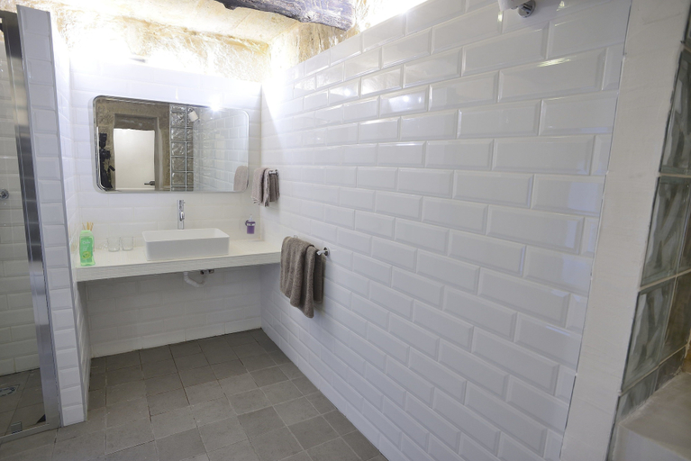 Bathroom 4, The Burrow Guest House