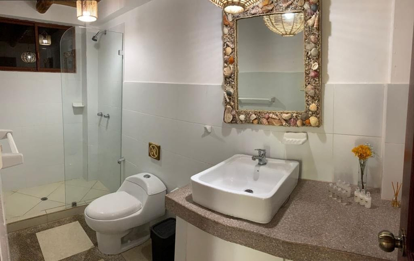 Bathroom 3, Casa Olonche Hotel, Santa Elena
