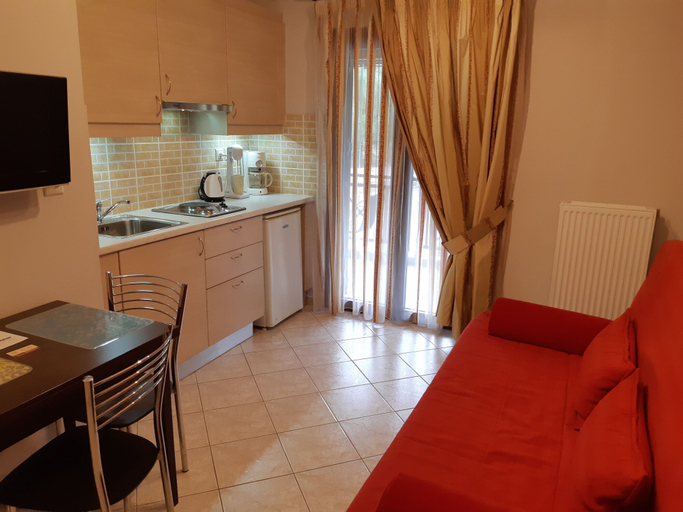 Others 5, Villa Ariadni, West Greece