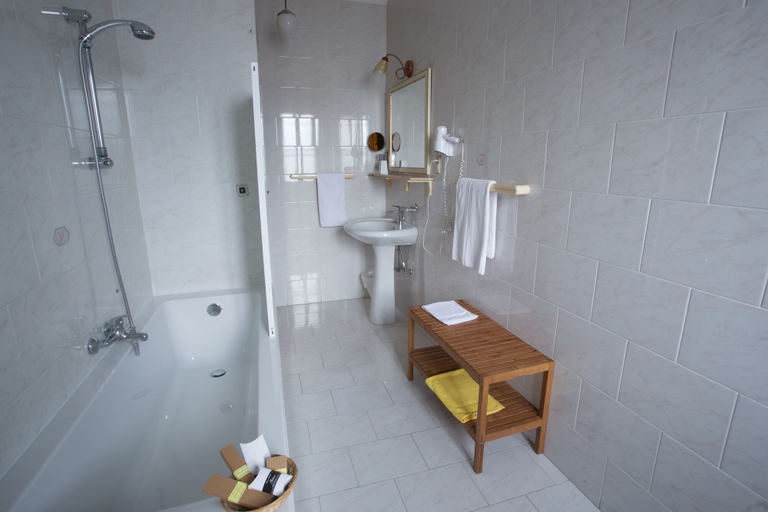 Bathroom 4, Hotel Pompei, Salerno