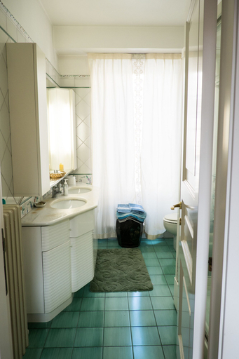 Bathroom 5, Vela Sea, Macerata