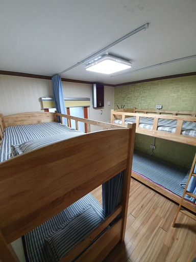 Bedroom 4, Popcorn Hostel Nampodong, Jung