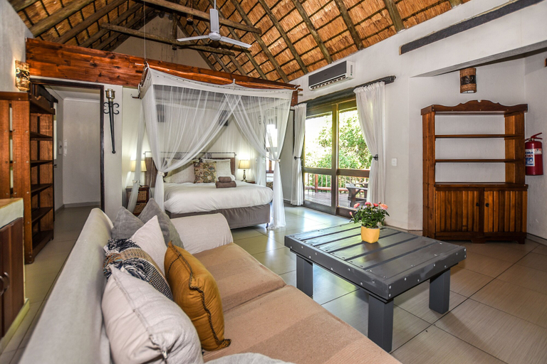 Bedroom 2, Leopard's Lair Bush Lodge, Mopani