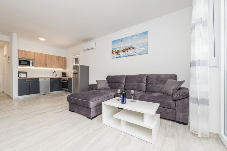 Others 5, Apartments Bircic, Vir