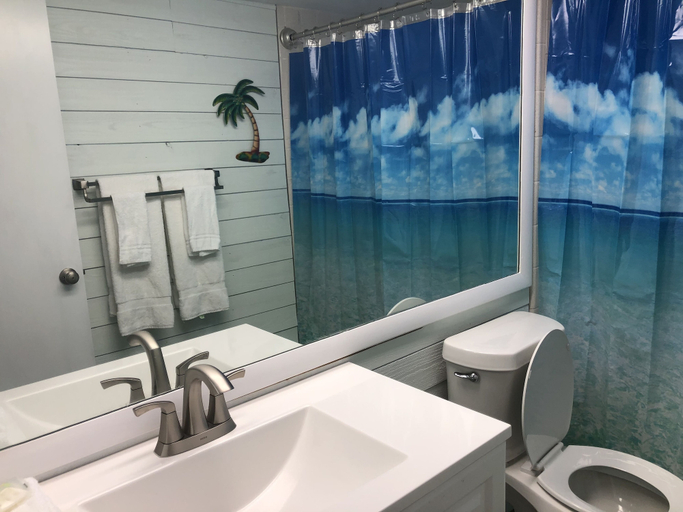 Bathroom 4, Kon Tiki Inn, Sarasota