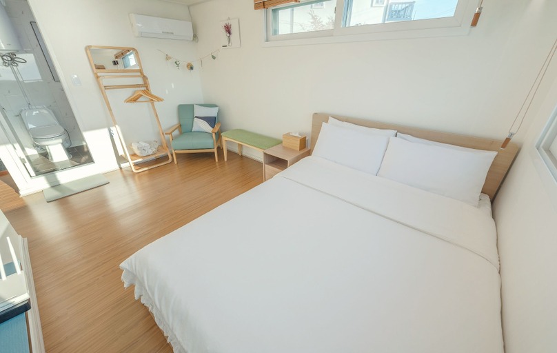 Bedroom 3, Whale's Dream, Namhae