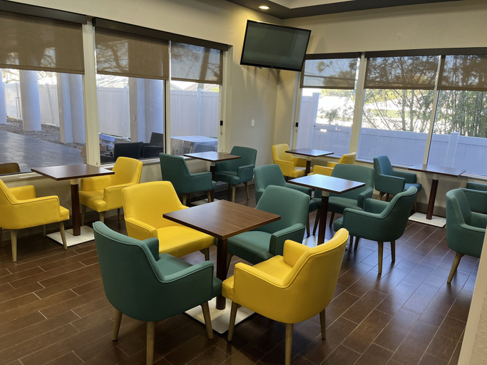 Food & Drinks 5, Comfort Suites Clearwater - Dunedin, Pinellas
