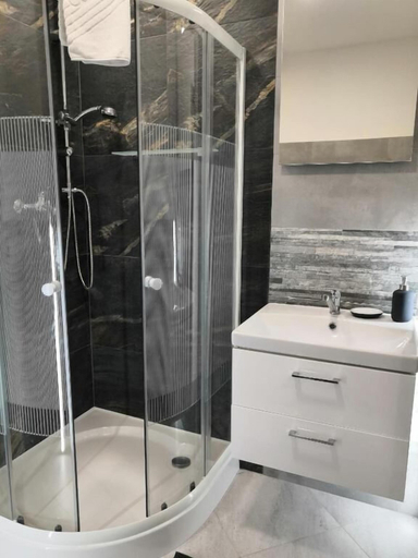 Bathroom 3, Apartman Sky City, Beroun