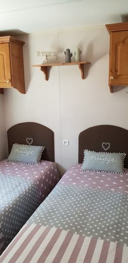 Bedroom 2, Les Pommes de Pin, Charente-Maritime