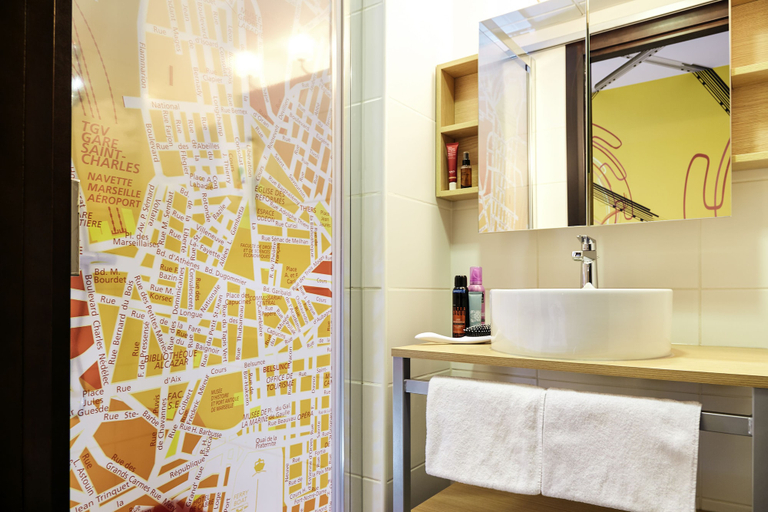 Bathroom 4, ibis Styles Marseille Gare Saint-Charles, Bouches-du-Rhône