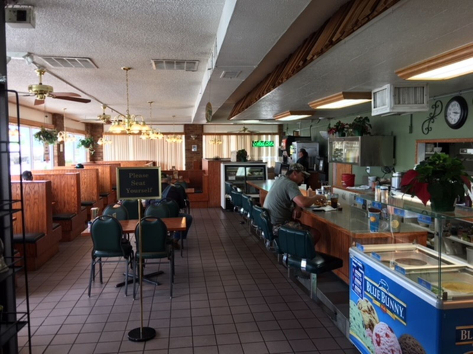 Food & Drinks 5, Flag's West Motel, Bannock