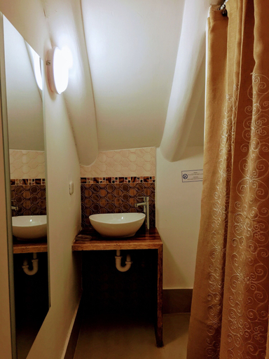 Bathroom 4, Kori Gems Inn, Cusco