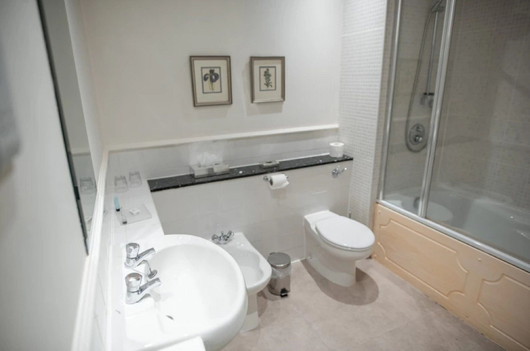 Bathroom 4, Seiont Manor Hotel, Gwynedd