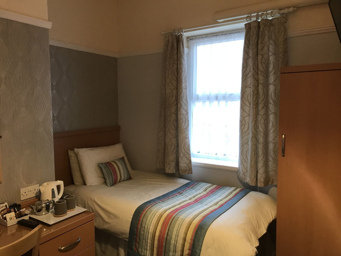 Bedroom 2, Bowden Lodge Hotel, Sefton
