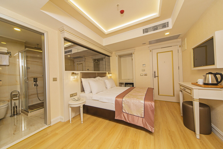 Bedroom 4, Grand Naki Hotel, Fatih