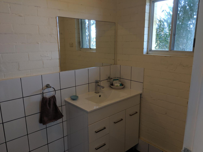 Bathroom 4, Harrington Village Motel, Greater Taree