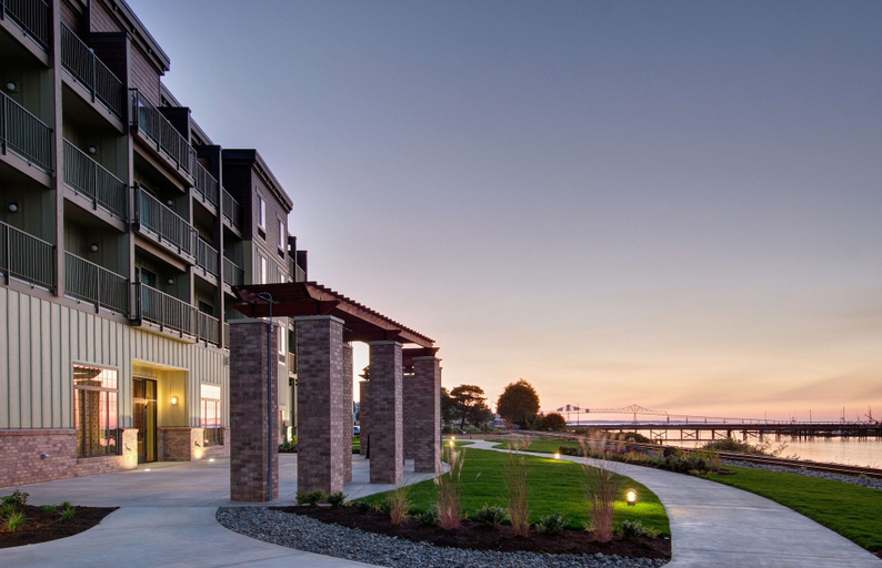 Exterior & Views 2, Hampton Inn and Suites Astoria, Clatsop