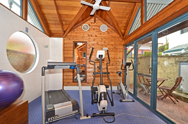 Sport & Beauty 5, Dolphin Lodge, Albany