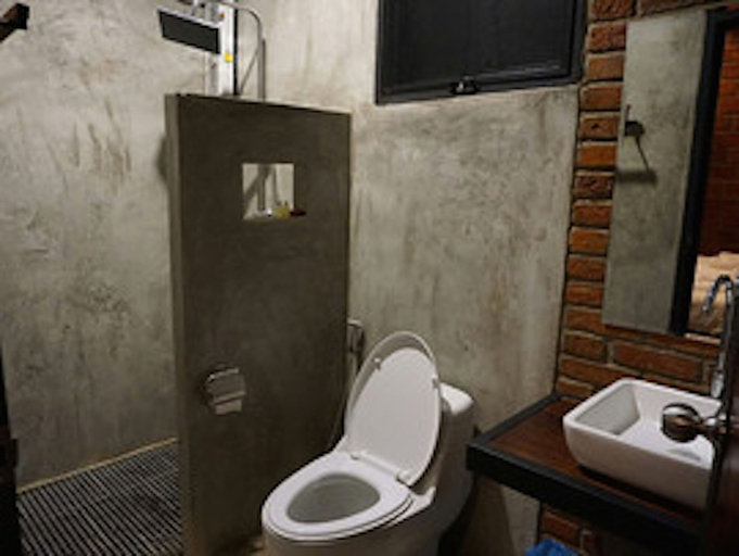 Bathroom 4, Sangkhlakiri Resort, Sangkhla Buri