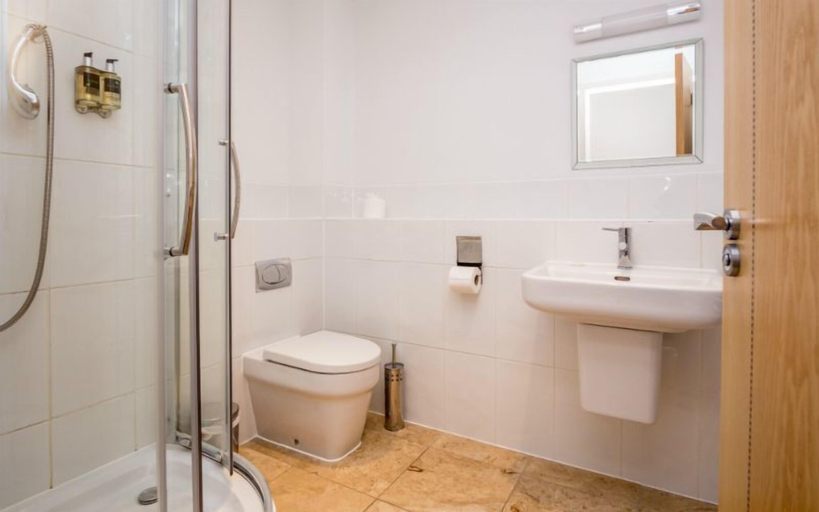 Bathroom 3, Penthouse B, Cornwall