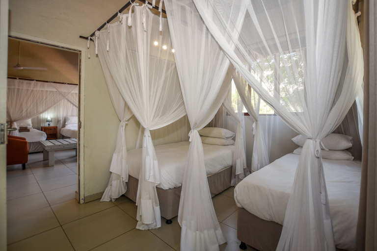 Bedroom 2, Leopard's Lair Bush Lodge, Mopani