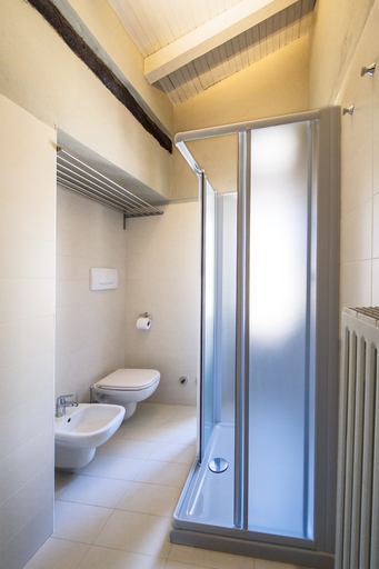 Bathroom 4, Tetti di Como, Como