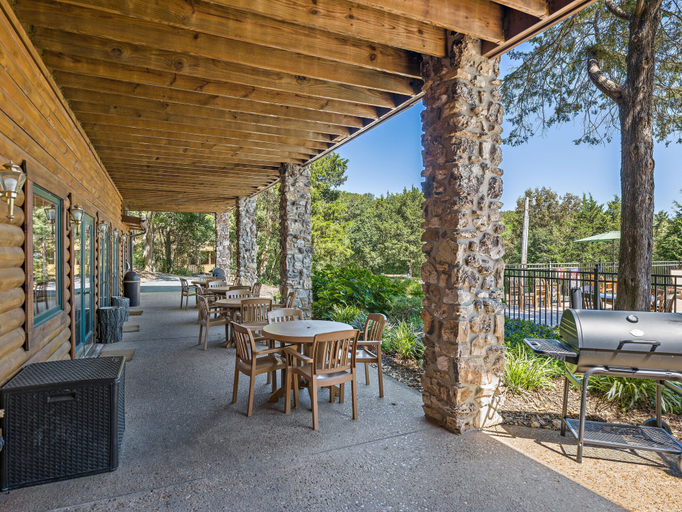 Food & Drinks, The Village At Indian Point Resort, Stone