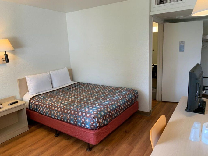 Bedroom 3, Vagabond Inn Sylmar, Los Angeles