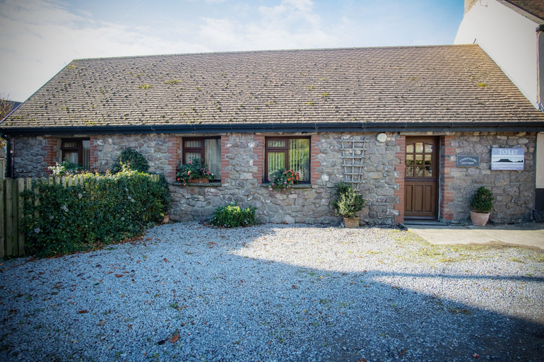 Exterior & Views 2, Fferm-Llong - Ship Farm 2 Bed- Rhossili, Swansea