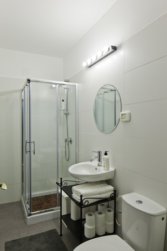 Bathroom, TLV Suites by the sea 3 Rooms