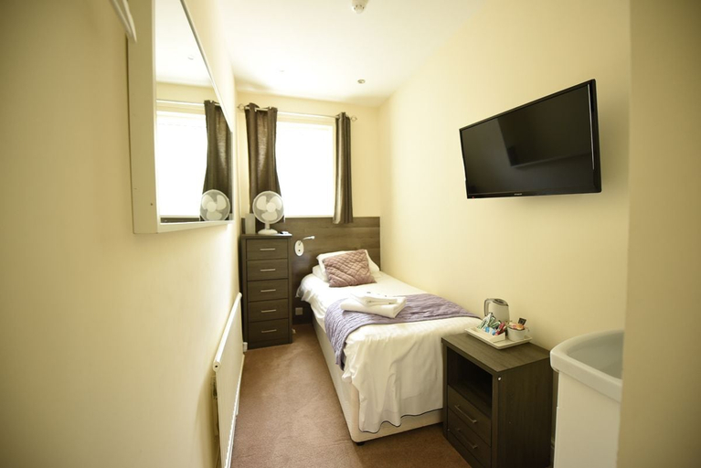 Bedroom 2, Victoria Park Hotel, Derby
