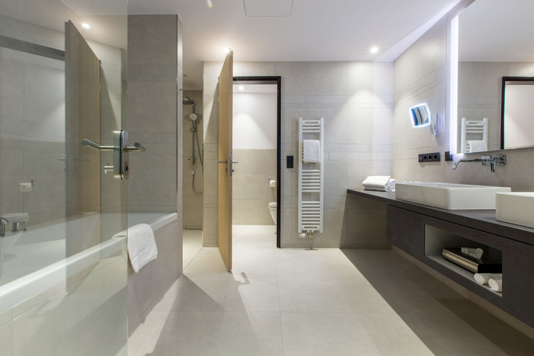 Bathroom 5, Radisson Blu Hotel, Mannheim, Mannheim