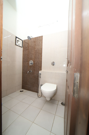 Bathroom 4, Hotel Regal, Jabalpur