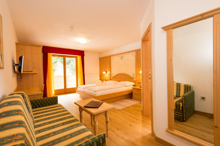 Bedroom 3, Green Lake Hotel Weiher, Bolzano