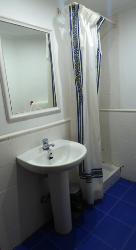 Bathroom 5, Pensión Santa María, Vizcaya