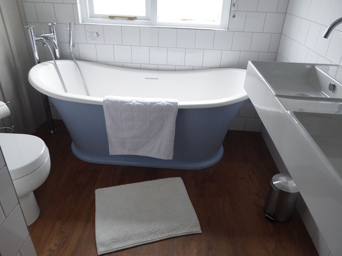 Bathroom 4, Holly Tree House, Isle of Wight