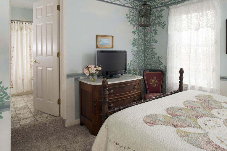 Bedroom 2, The Inn at Westwynd Farm B&B, Dauphin