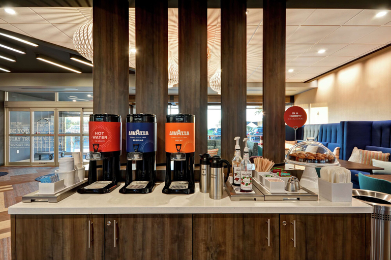 Food & Drinks 5, TRU by Hilton Denver, Lancaster