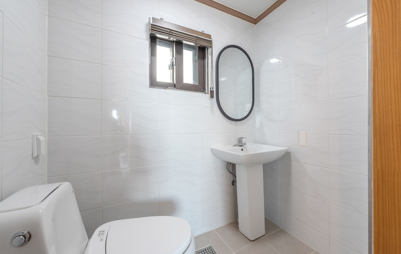 Bathroom 4, Whale's Dream, Namhae
