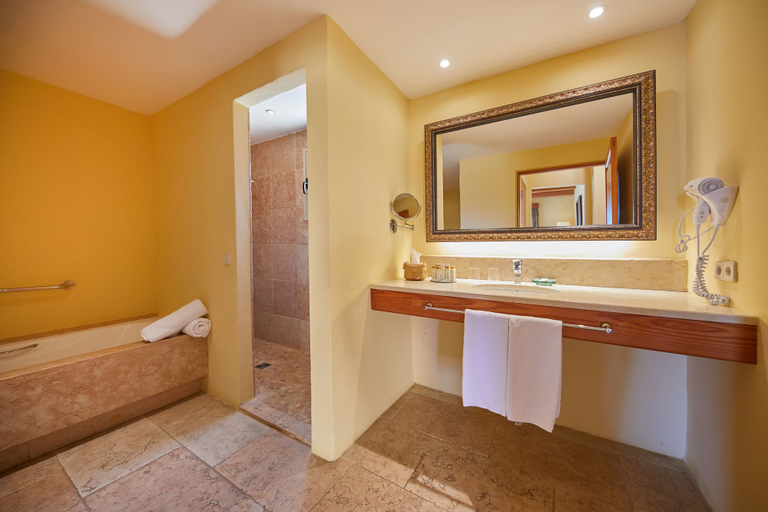 Bathroom 5, Pula Suites Boutique Resort, Baleares