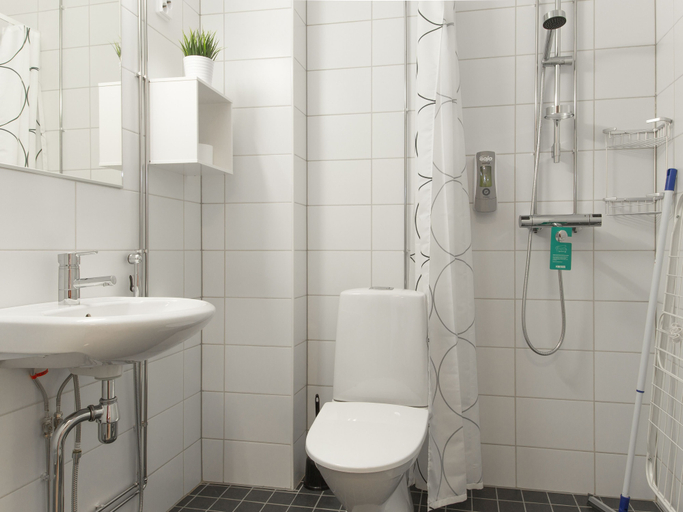 Bathroom 4, Forenom Aparthotel Espoo Leppävaara, Uusimaa