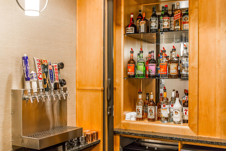 Food & Drinks 5, MainStay Suites Stanley, Mountrail
