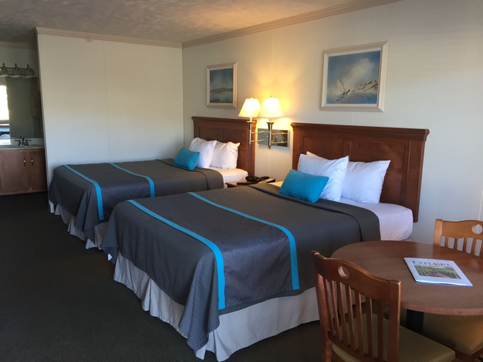 Bedroom 2, Harbor Lights Resort, Lake Michigan