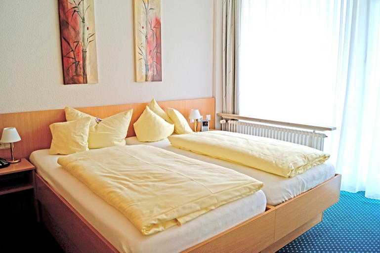 Bedroom 3, GesundheitsHotel Das Bad Peterstal, Ortenaukreis