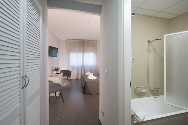Bathroom 5, Hotel President Sea Palace, Syracuse