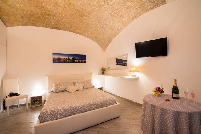 Bedroom 3, Petros rooms&apartments, Salerno